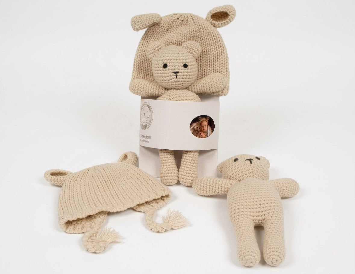 Baby-Set mit Strickpuppe und Mütze – Taupe, 0–6 Monate