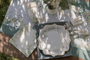 Chemin de table aux feuilles naturelles