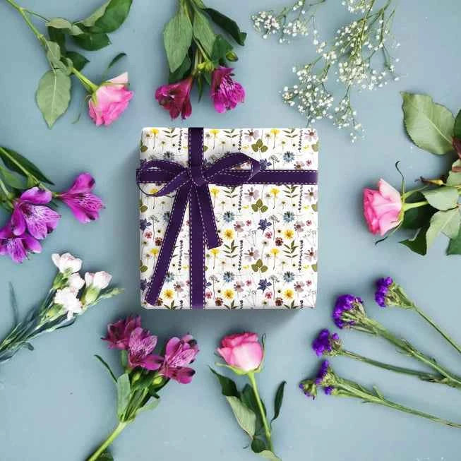 Geschenkpapier mit gepressten Blumen – 3er Pack, 1 Design, einzigartig - Avaloon Party-Deko-Geschenke