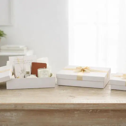Geschenkboxen in Elfenbein