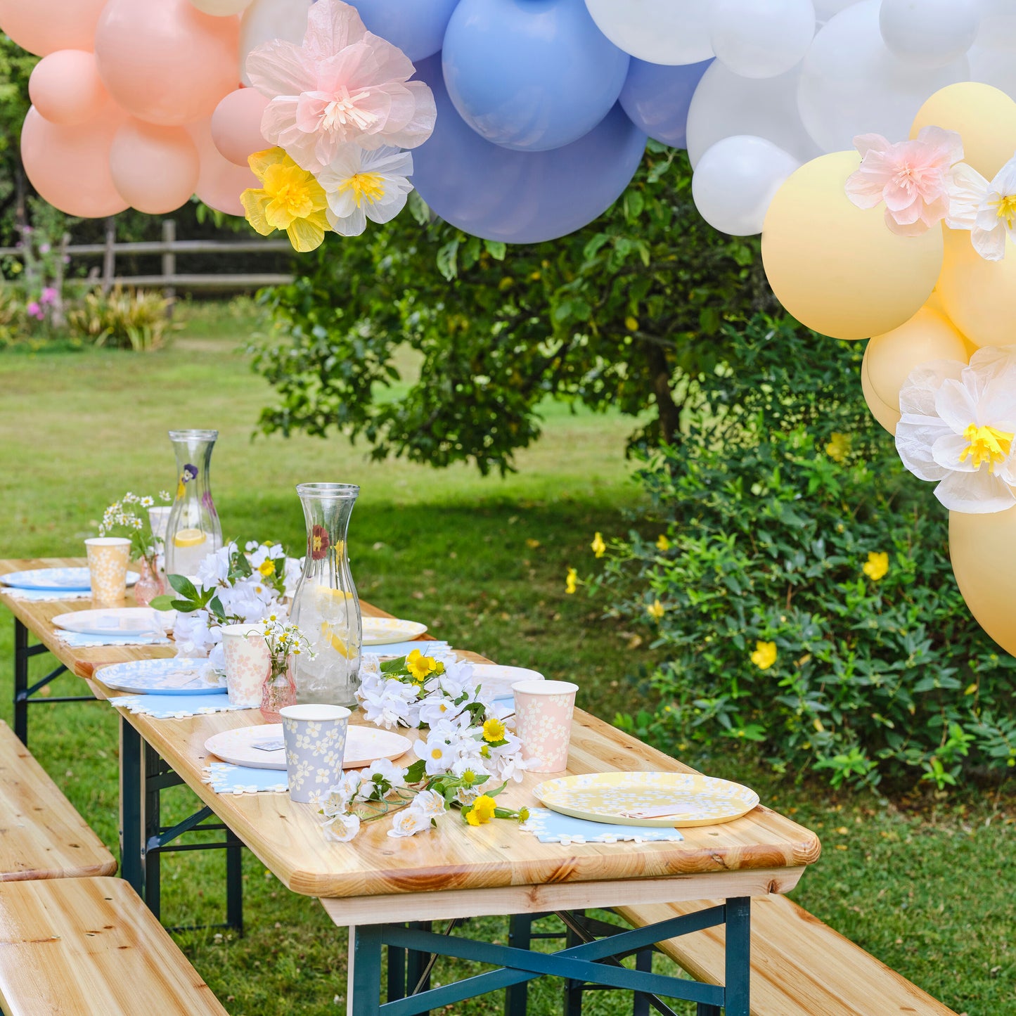 Hängender Blumenvorhang, Party-Hintergrund - Avaloon Party-Deko-Geschenke