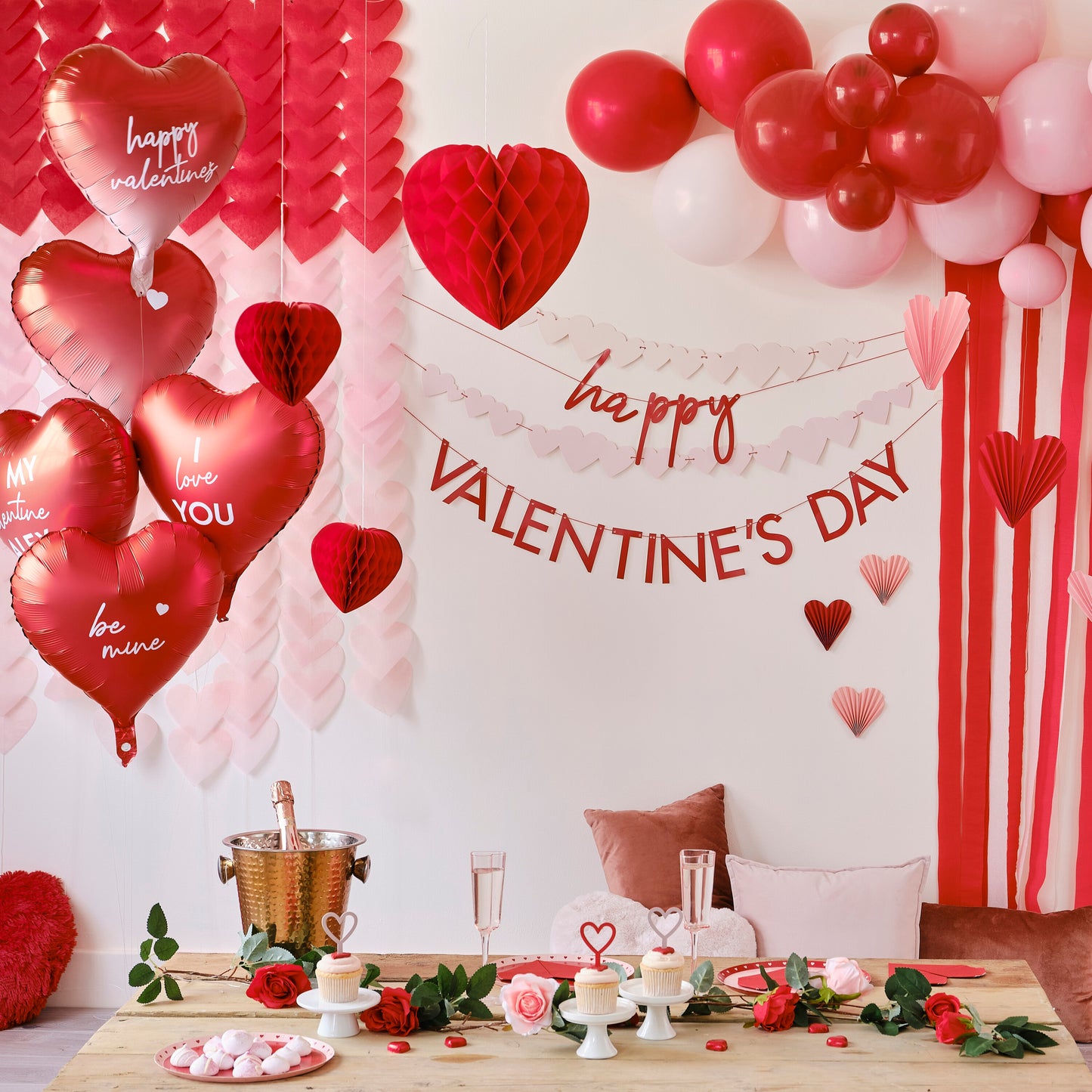 Rosa, rotes und Konfetti-Ballonpaket zum Valentinstag