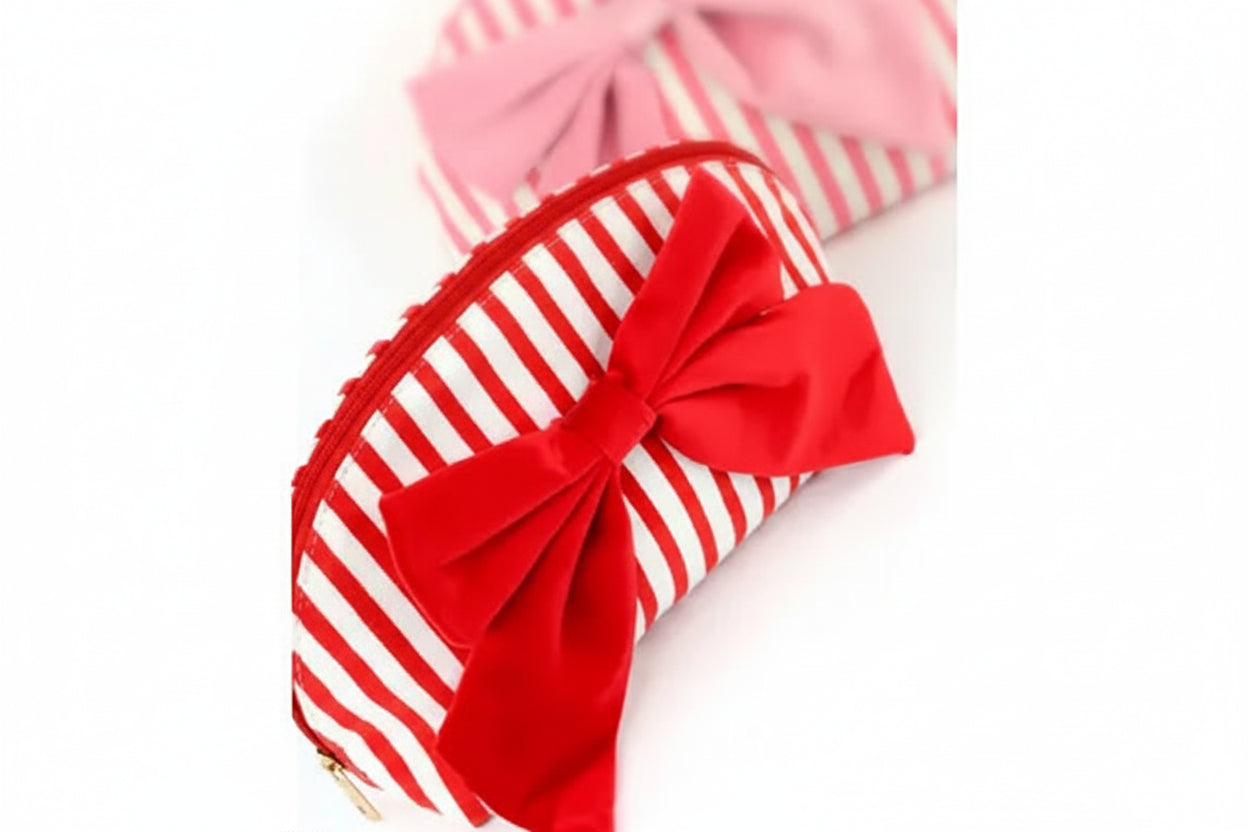 Petite Bouclé Pouch