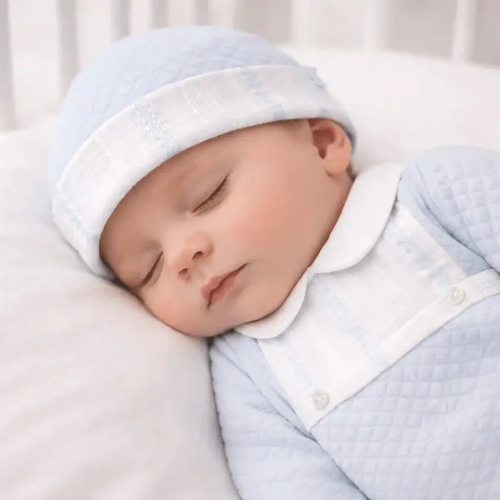 Babygrow & Mütze Set Blau – Rautenstrick mit Stickerei
