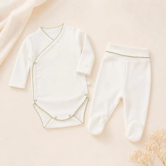 Body und Basic-Hose in Beige und Grün
