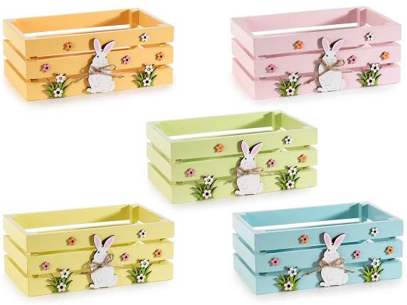 Holzkiste mit weißen Hasen und kleinen Blumen - Avaloon Party-Deko-Geschenke