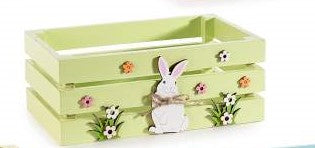 Holzkiste mit weißen Hasen und kleinen Blumen - Avaloon Party-Deko-Geschenke