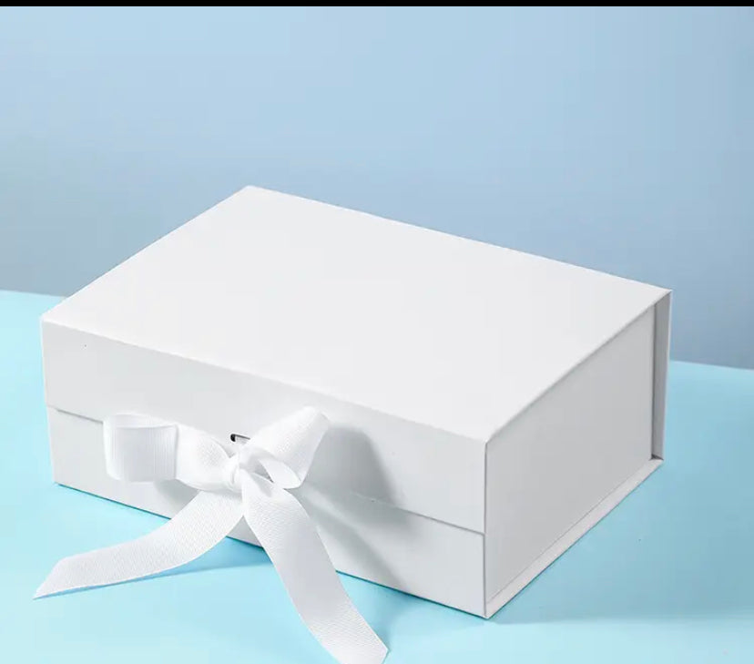 Geschenkbox weiss mit Schleife