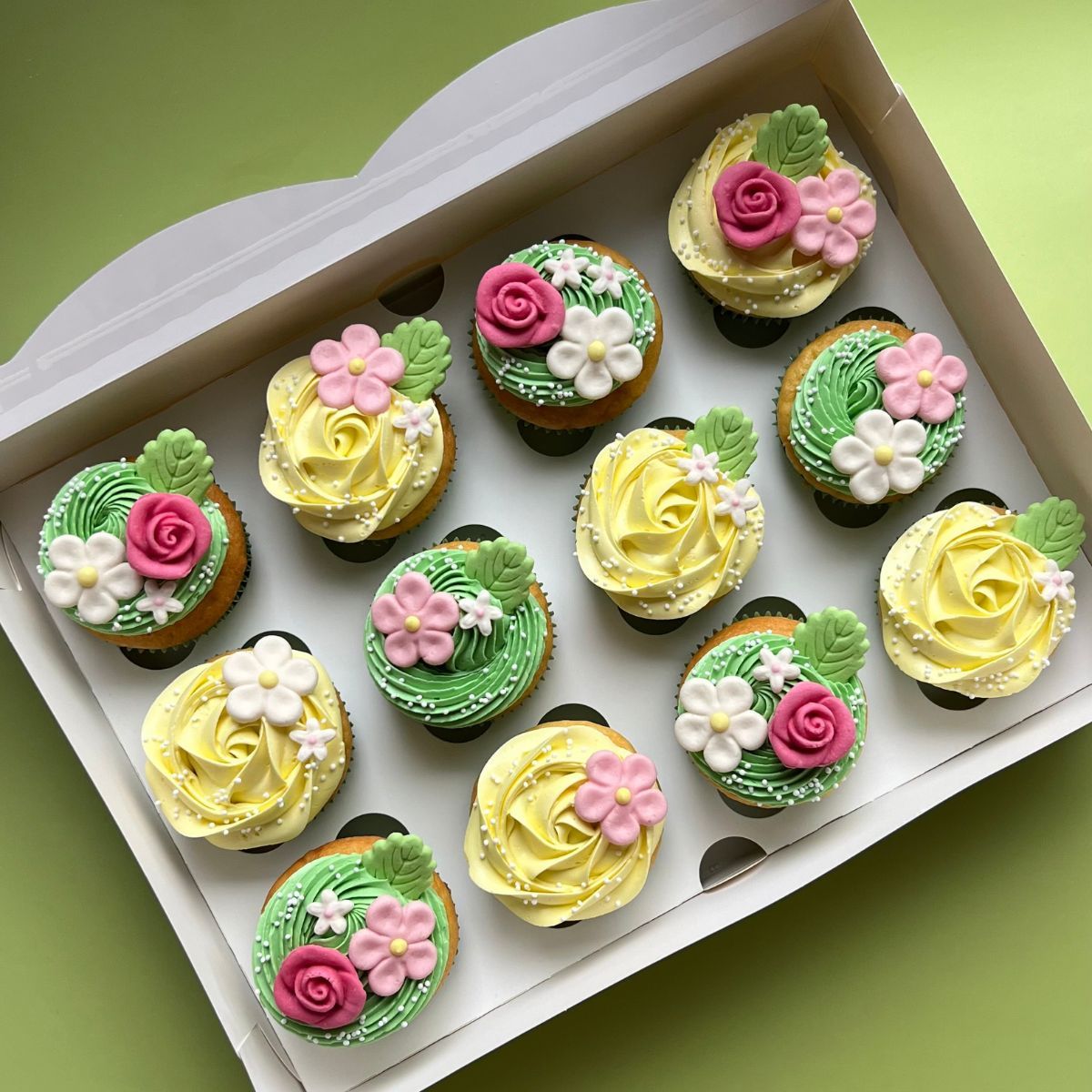 FunCakes Fondant Decorations Daisies White/Pink set/12