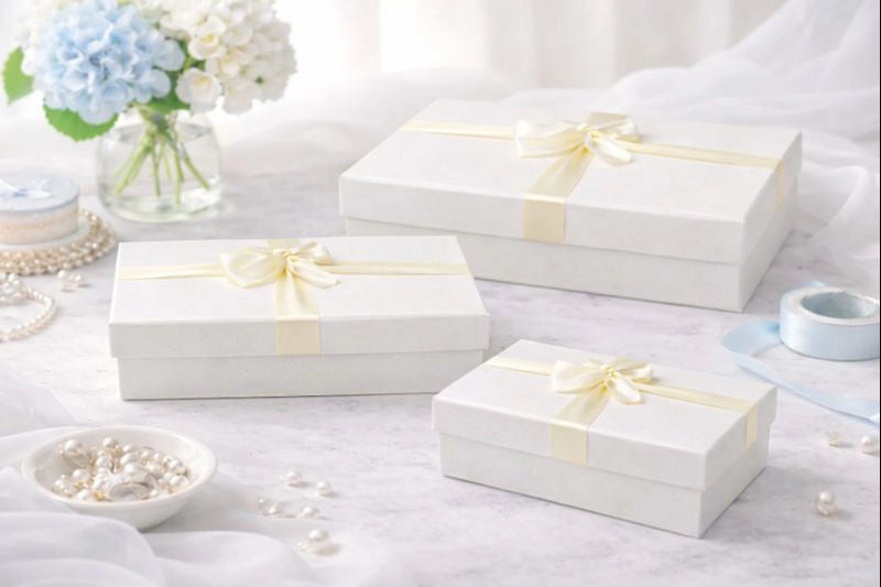 Geschenkboxen in Elfenbein