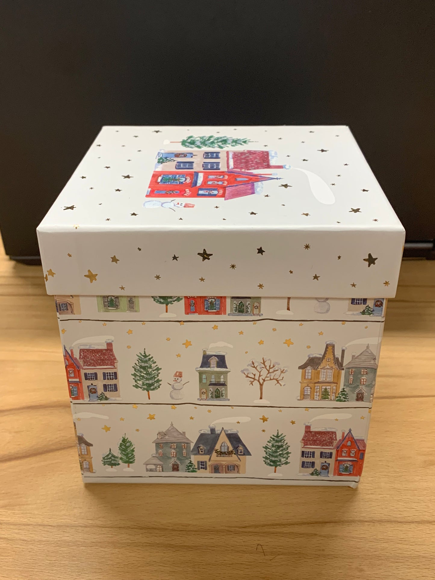 Geschenkbox Weihnachten mit haus und baum