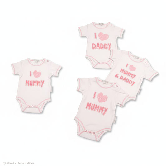 Baby Body Geschenkset I Love Mummy Daddy - 3er Set weiße Bodys mit rosa Aufschriften