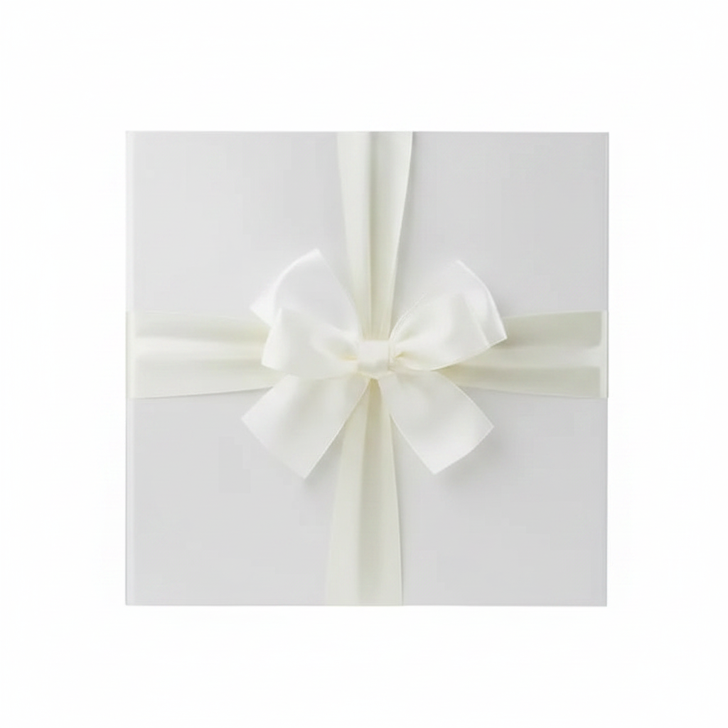 Geschenkbox Elfenbein einzeln – quadratische Geschenkbox mit cremefarbener Satinschleife